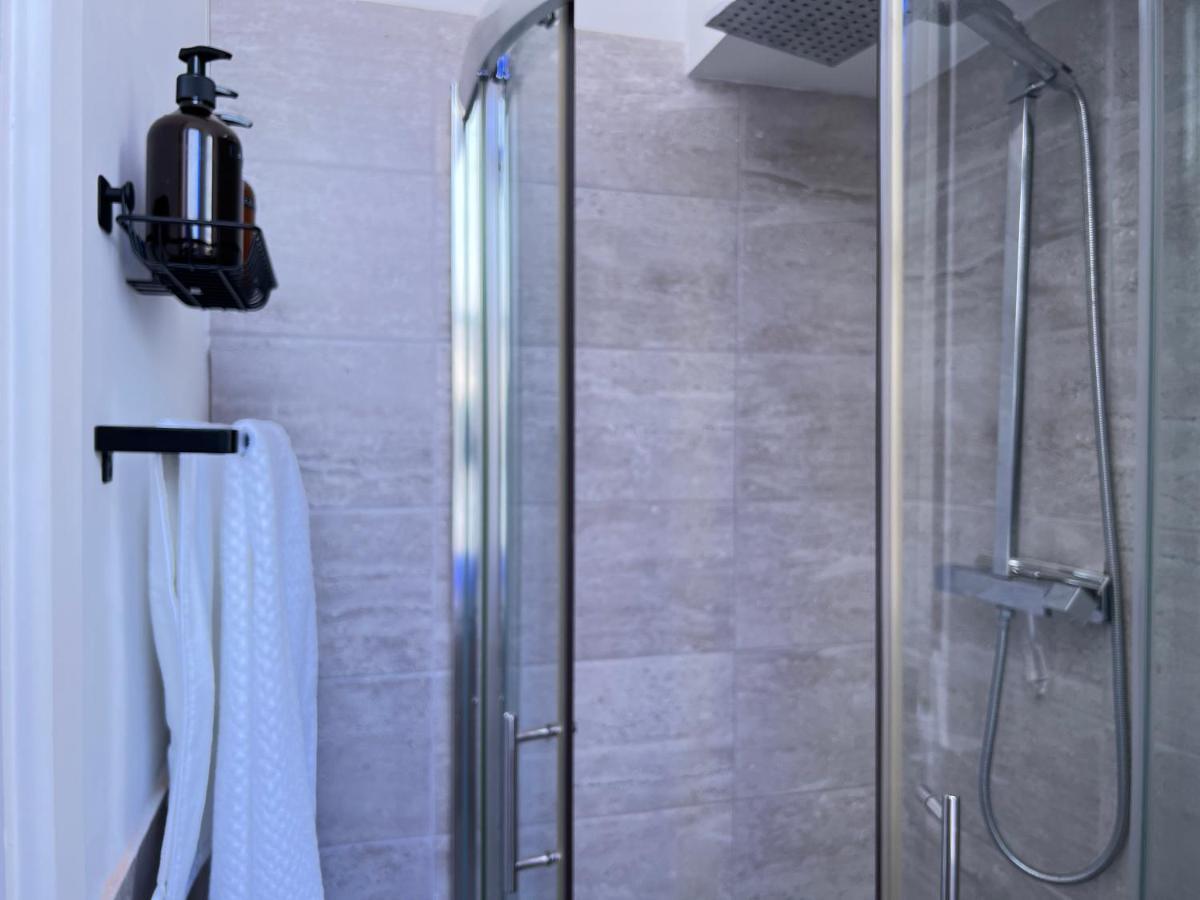 Lovely 1-Bedroom Flat In St Leonards On Sea ภายนอก รูปภาพ
